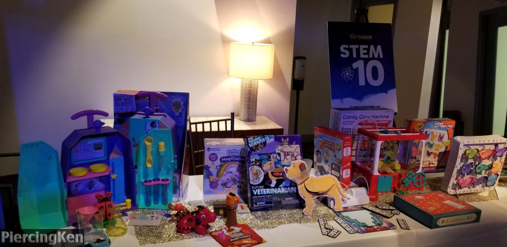 toy insider, holiday of play, holiday of play 2021, photos from holiday of play 2021